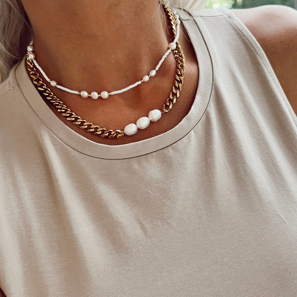 DAINTY PEARL NECKLACE