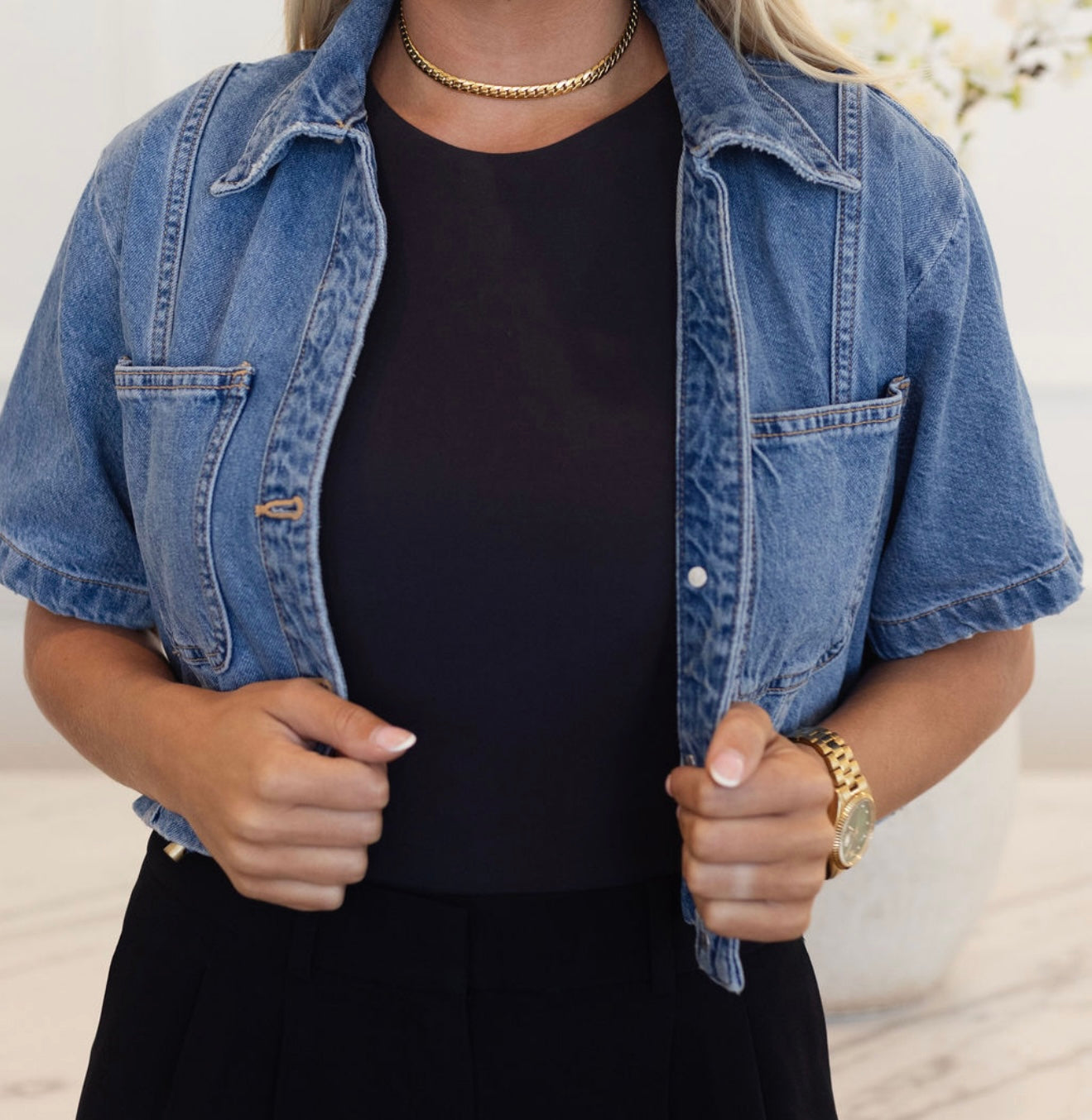 THIN SHINY GOLD NECKLACE