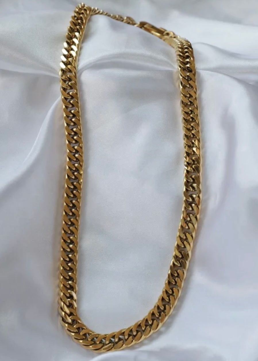 CHUNKY SHINY CHAIN NECKLACE