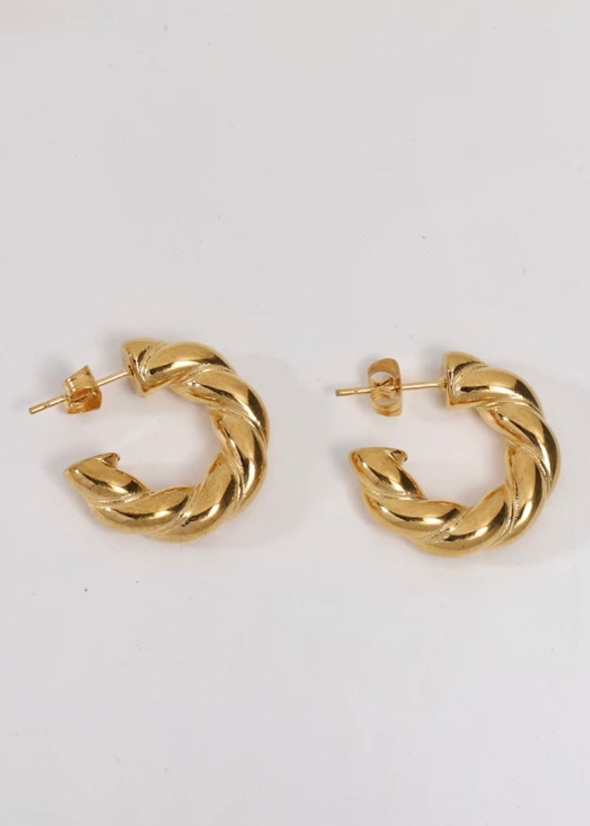 GOLD SMALL TWIST HOOPS