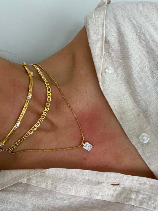 THE “WHITE HAILEY” NECKLACE
